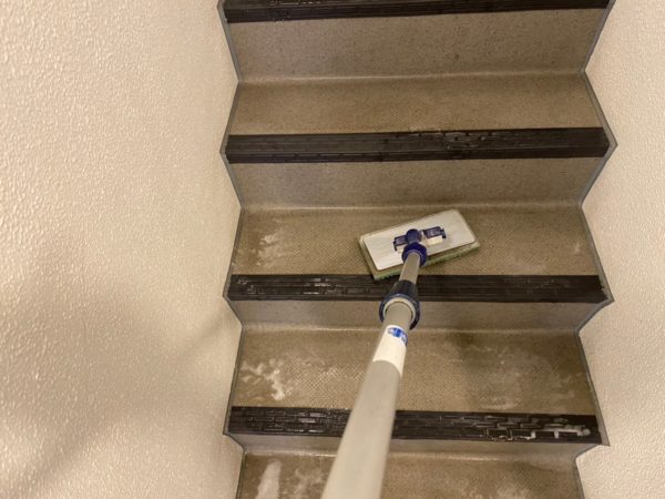墨田区にてマンションの定期清掃（床・階段・ゴミ置き場洗浄）